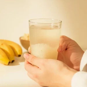 نوشیدن مایعات برای درمان اسهال و پیشگیری از کم آبی بدن